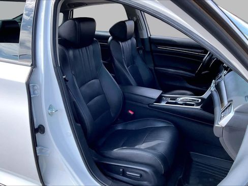 Used 2022 Honda Accord Touring image 9