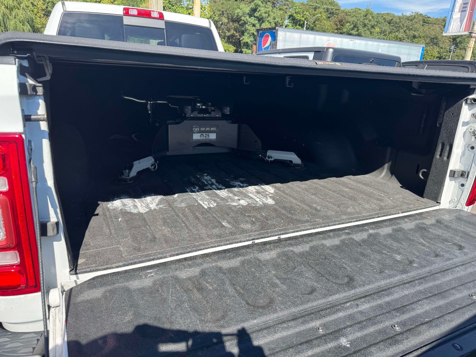 Used 2022 RAM 3500 Laramie w/ Chrome Appearance Group AWD/4WD image 15