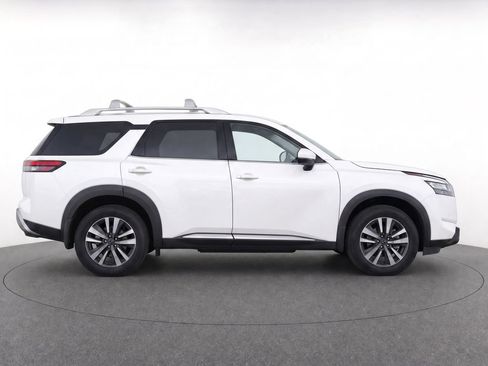 Used 2023 Nissan Pathfinder SL w/ Lighting Package (N92) FWD image 10