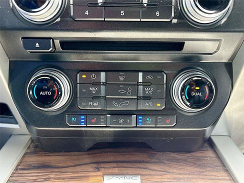 Used 2018 Ford F150 Lariat w/ Equipment Group 502A Luxury AWD/4WD image 16