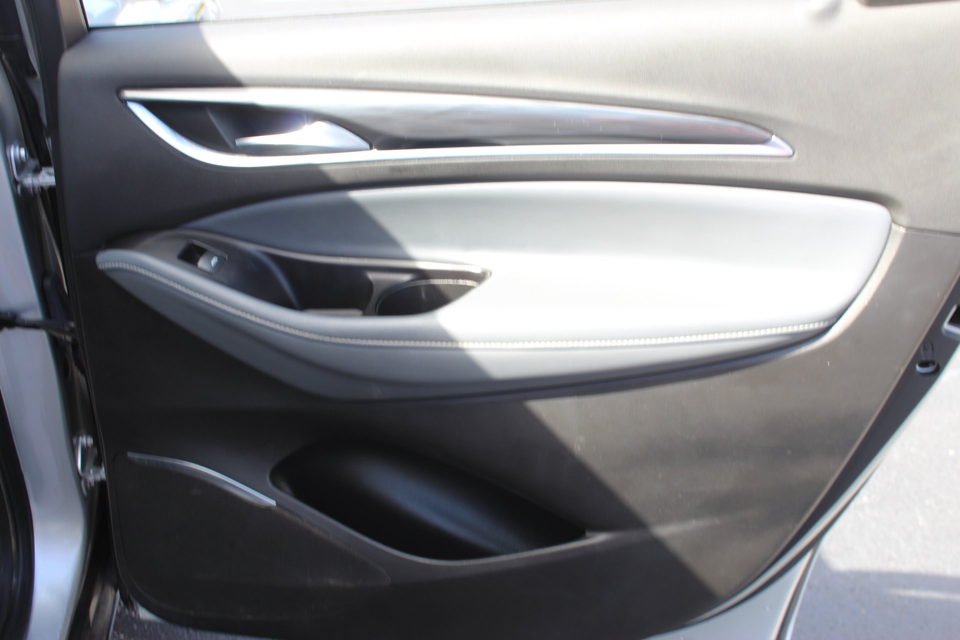 Used 2020 Buick Enclave Essence FWD image 30