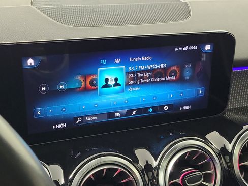 Used 2022 Mercedes-Benz GLB 250 image 17