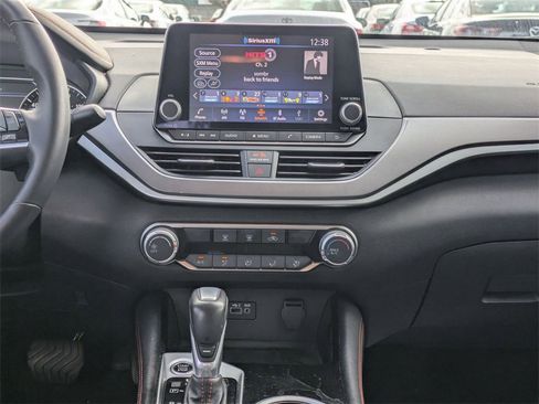 Used 2025 Nissan Altima 2.5 SR image 18