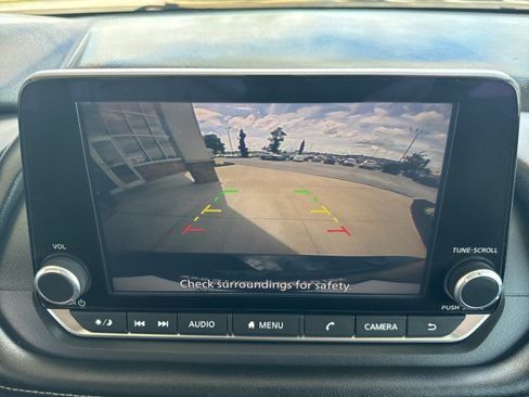 Used 2025 Nissan Rogue SV FWD image 13