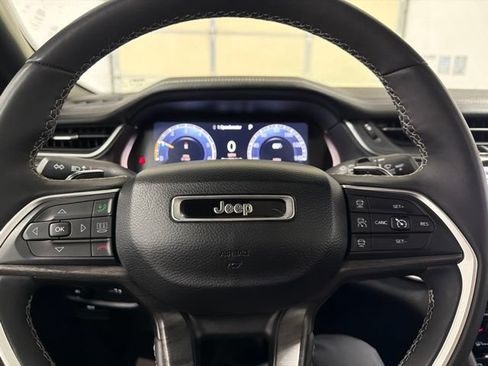 Used 2024 Jeep Grand Cherokee Limited w/ Luxury Tech Group II AWD/4WD image 16
