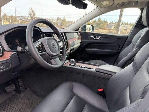 Used 2023 Volvo XC60 B5 Plus w/ Protection Package Premier image 10