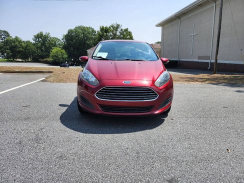 Used 2014 Ford Fiesta SE w/ Comfort Package FWD image 2