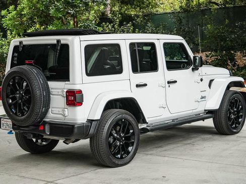 Used 2023 Jeep Wrangler Unlimited Sahara AWD/4WD image 6