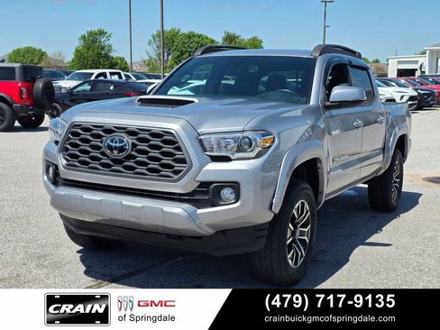Used 2021 Toyota Tacoma TRD Sport w/ Technology Package RWD image 3