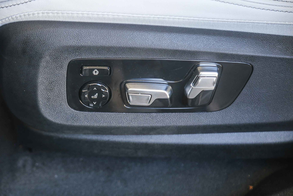 Used 2026 BMW X6 M60i AWD/4WD image 18