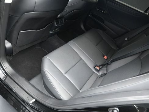 Used 2025 Lexus ES 300h w/ Premium Package FWD image 22