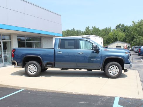 New 2026 Chevrolet Silverado 2500 LTZ w/ LTZ Convenience Package AWD/4WD image 3