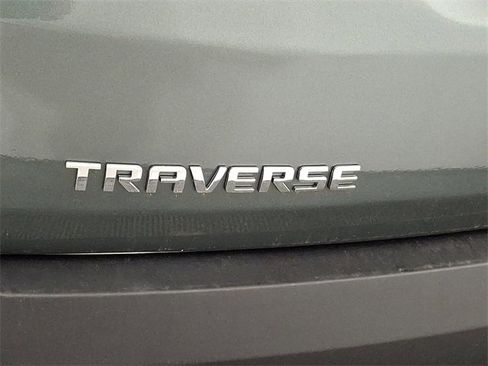 Used 2022 Chevrolet Traverse LT image 31
