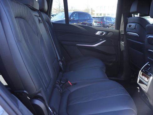 Used 2025 BMW X7 M60i image 24