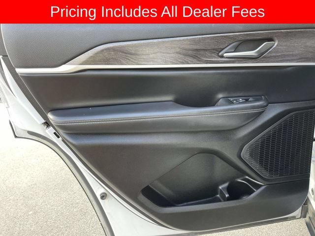 Used 2023 Jeep Grand Cherokee L Limited w/ Luxury Tech Group II AWD/4WD image 18