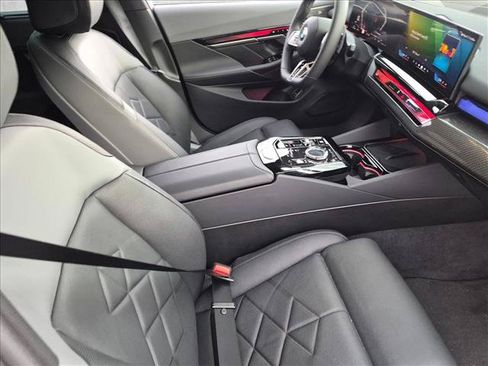 Used 2026 BMW 540i xDrive w/ Executive Package AWD/4WD image 19