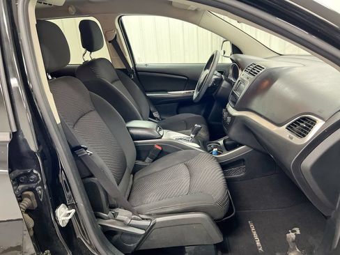 Used 2017 Dodge Journey SXT w/ Comfort/Convenience Group FWD image 20