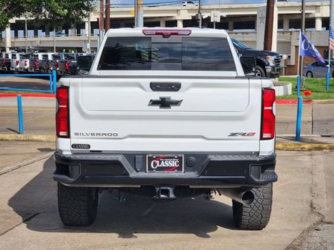 Used 2025 Chevrolet Silverado 2500 ZR2 w/ Technology Package AWD/4WD image 6