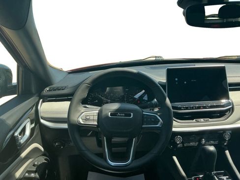 Used 2025 Jeep Compass Limited AWD/4WD image 12