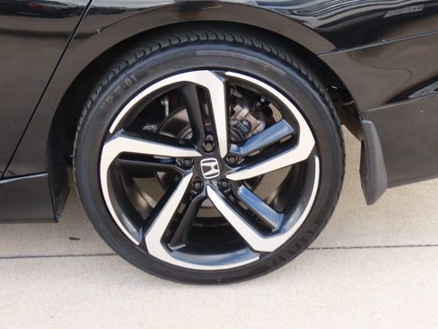 Used 2018 Honda Accord Sport image 16