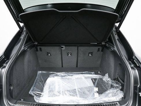 Certified 2025 Porsche Macan AWD image 30