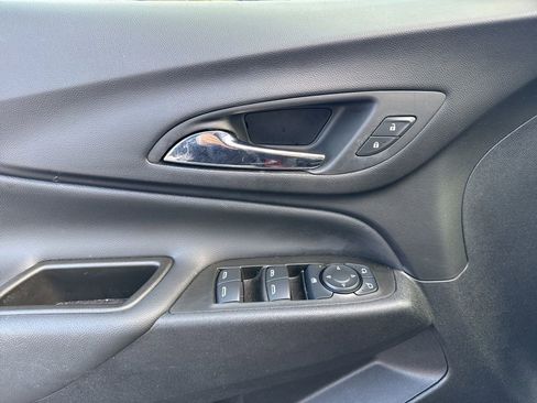 Used 2023 Chevrolet Equinox LT image 10