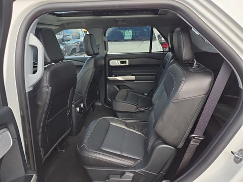 Used 2023 Ford Explorer Limited w/ Limited Technology Package AWD/4WD image 17
