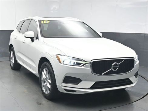 Used 2018 Volvo XC60 T5 Momentum w/ Vision Package image 2