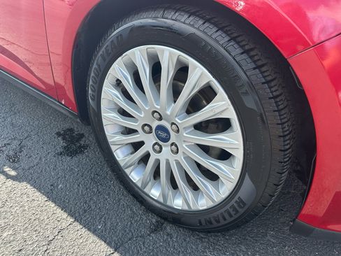 Used 2012 Ford Focus Titanium image 8