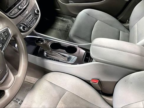 Used 2020 Chevrolet Malibu LT FWD image 16