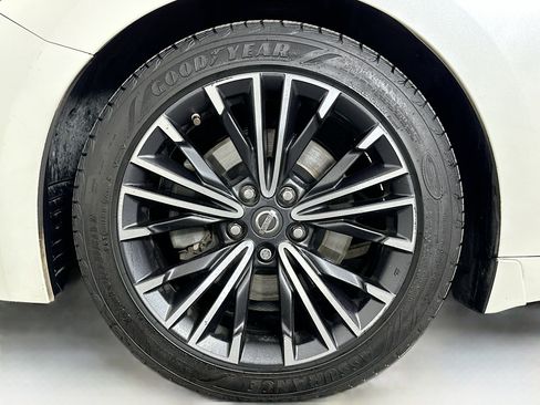 Used 2017 Nissan Maxima Platinum w/ Medallion Package image 11