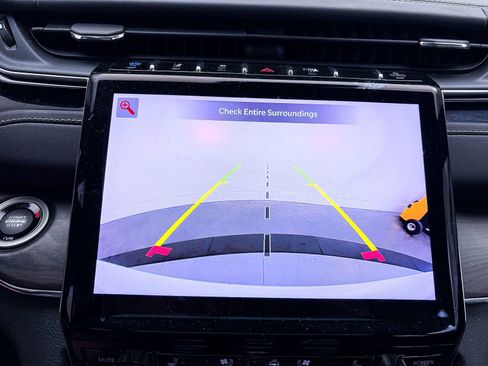 Used 2022 Jeep Grand Cherokee Overland w/ Luxury Tech Group IV image 8