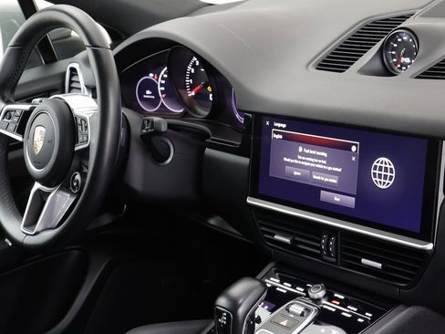 Used 2022 Porsche Cayenne Platinum Edition image 24