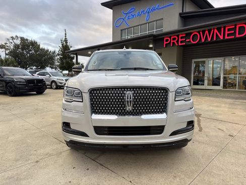 Used 2022 Lincoln Navigator L Reserve image 3
