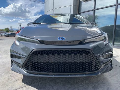 Used 2023 Toyota Corolla SE 4dr Sedan image 2