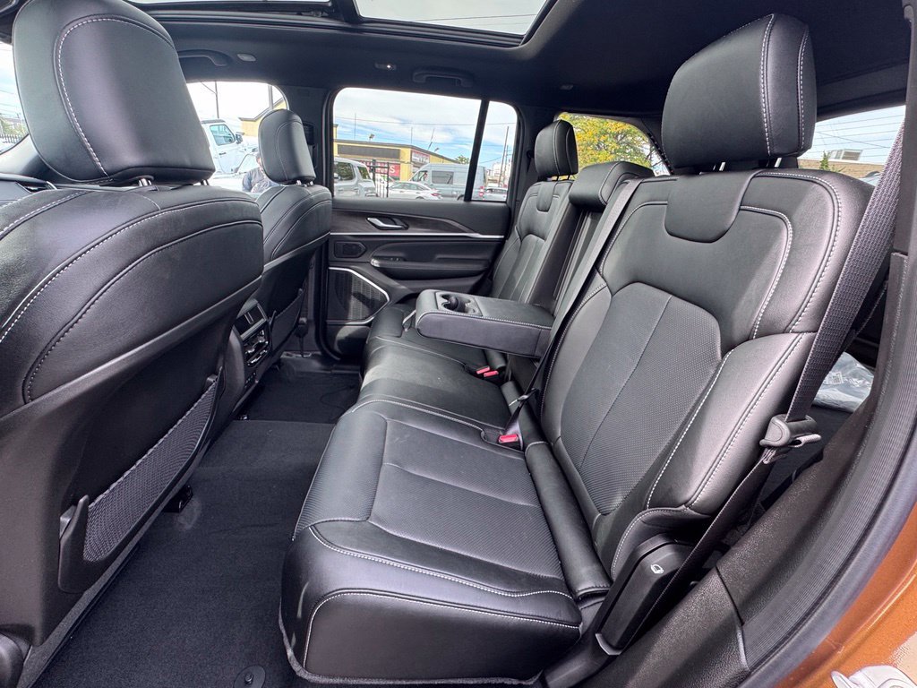 Used 2026 Jeep Grand Cherokee Limited AWD/4WD image 15