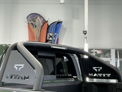 Used 2024 Nissan Titan SV w/ SV Bronze Edition Package image 8