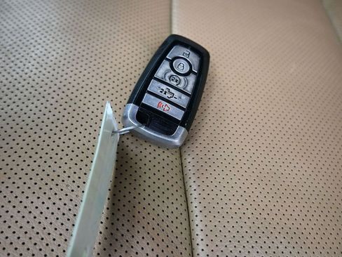 Used 2021 Ford F150 Lariat w/ Trailer Tow Package image 61