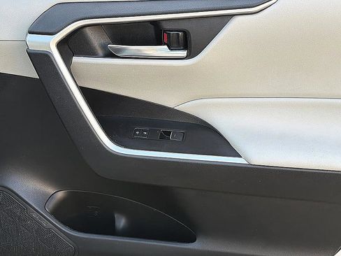 Used 2024 Toyota RAV4 XLE w/ Convenience Package image 23