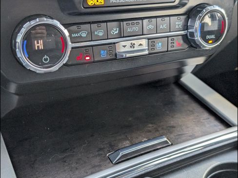 Used 2022 Ford F250 Lariat w/ Chrome Package image 13