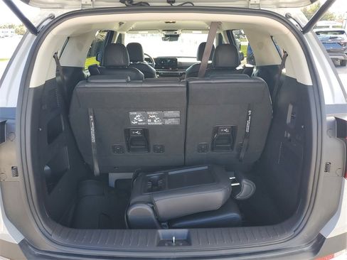Used 2025 Kia Carnival EX image 29