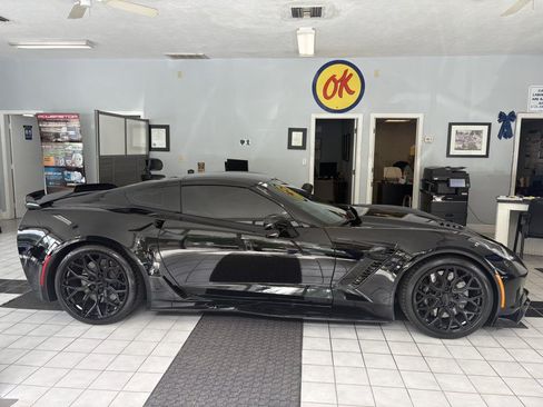 Used 2018 Chevrolet Corvette Z06 RWD image 3