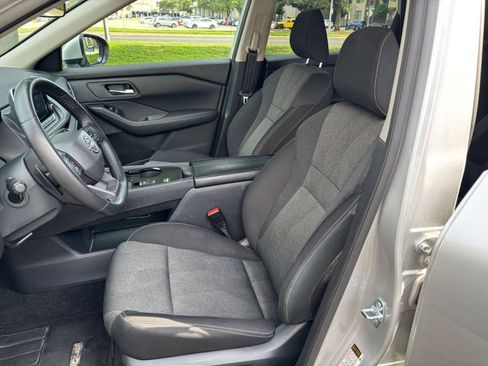 Used 2025 Nissan Rogue SV FWD image 31