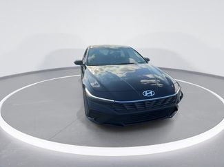 New 2026 Hyundai Elantra SE FWD video 3