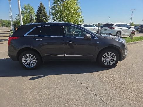 Used 2018 Cadillac XT5 AWD image 2