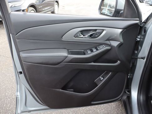 Used 2023 Chevrolet Traverse LT image 10