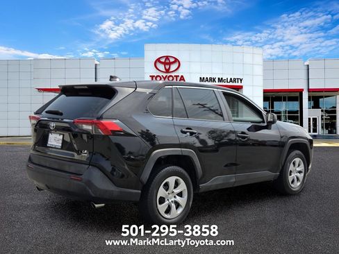 Used 2022 Toyota RAV4 LE AWD/4WD image 5