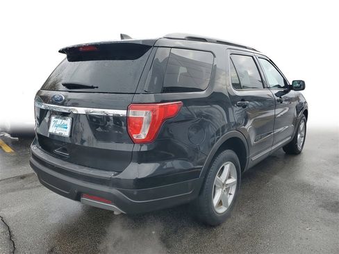 Used 2019 Ford Explorer XLT image 5