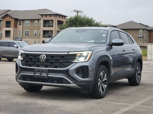 Used 2024 Volkswagen Atlas Cross Sport SE FWD image 2