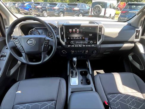 Used 2025 Nissan Frontier SV image 21